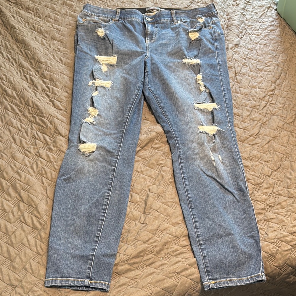 NWOT Torrid Blue Skinny Distressed Jeans